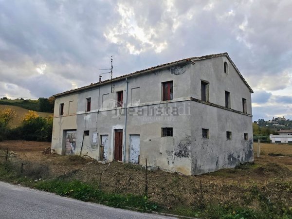 casale in vendita a Monte Roberto in zona Pianello Vallesina