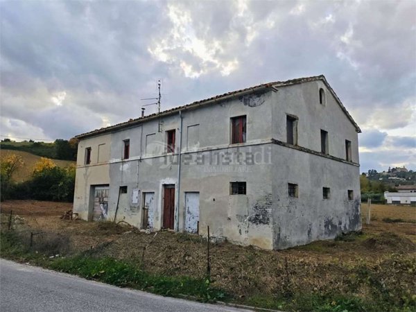 casale in vendita a Monte Roberto in zona Pianello Vallesina