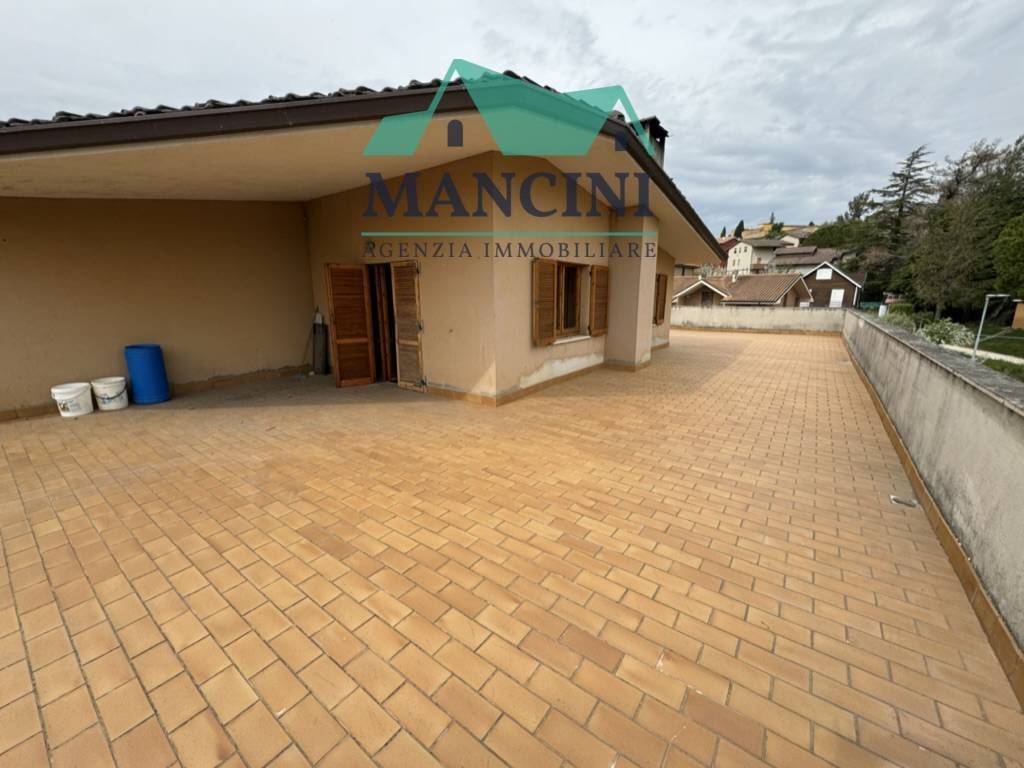 appartamento in vendita a Monte Roberto in zona Pianello Vallesina