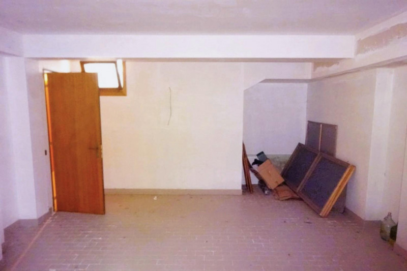 locale di sgombero in vendita a Monte Roberto in zona Pianello Vallesina