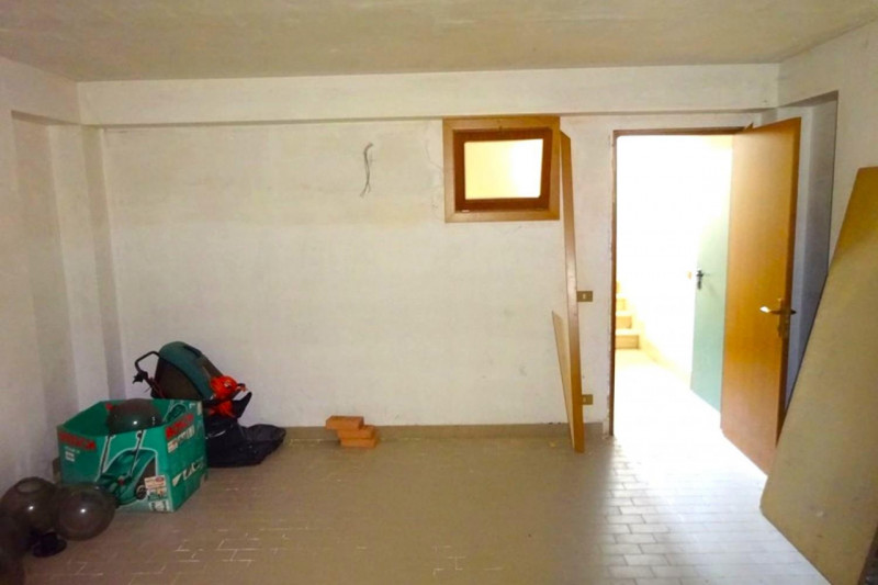 locale di sgombero in vendita a Monte Roberto in zona Pianello Vallesina