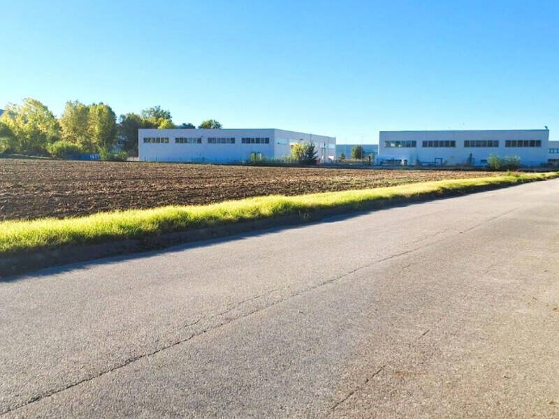 terreno agricolo in vendita a Monte Roberto