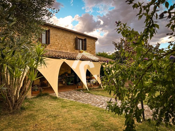 casa indipendente in vendita a Monte Roberto