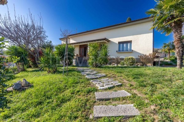 casa indipendente in vendita a Monte Roberto