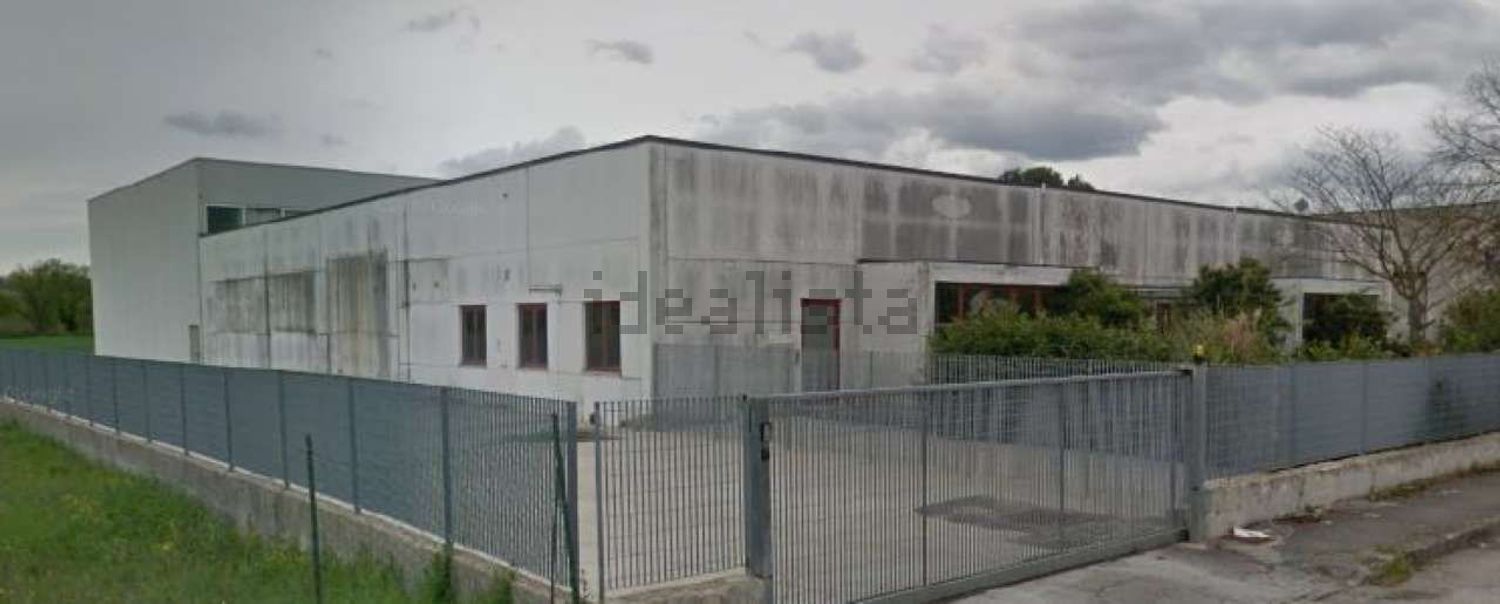 capannone in vendita a Monte Roberto