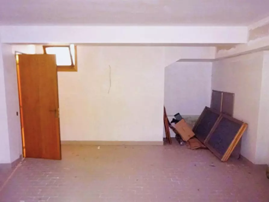 locale di sgombero in vendita a Monte Roberto in zona Pianello Vallesina