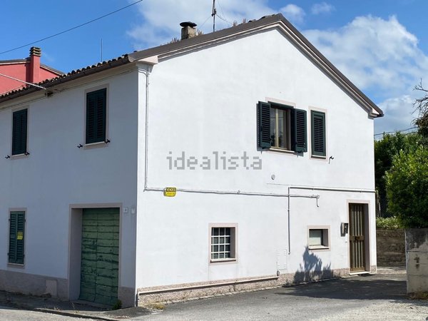 appartamento in vendita a Monte Roberto in zona Pianello Vallesina