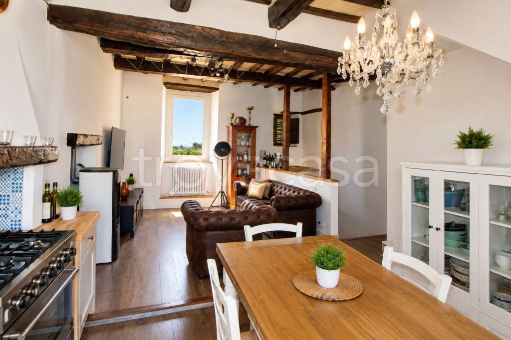 casa indipendente in vendita a Monte Roberto