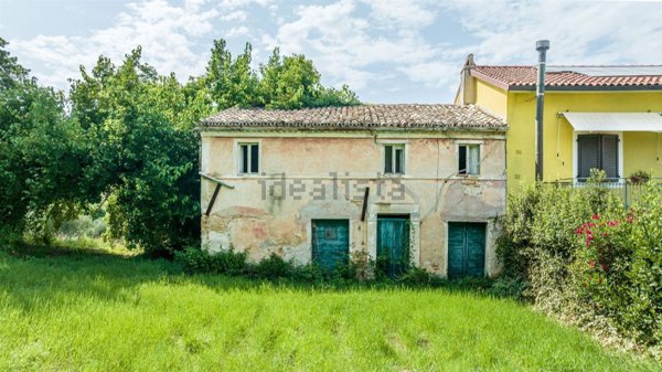 casale in vendita a Monte San Vito