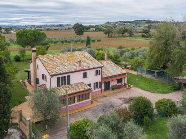 casa indipendente in vendita a Monte San Vito