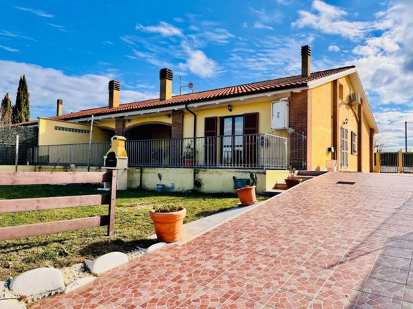 casa indipendente in vendita a Monte San Vito