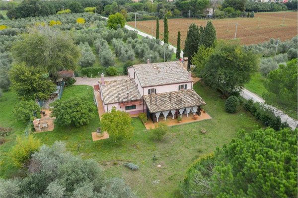 casa indipendente in vendita a Monte San Vito