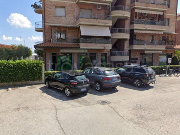 negozio in vendita a Monte San Vito in zona Borghetto