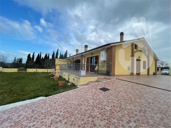 casa indipendente in vendita a Monte San Vito