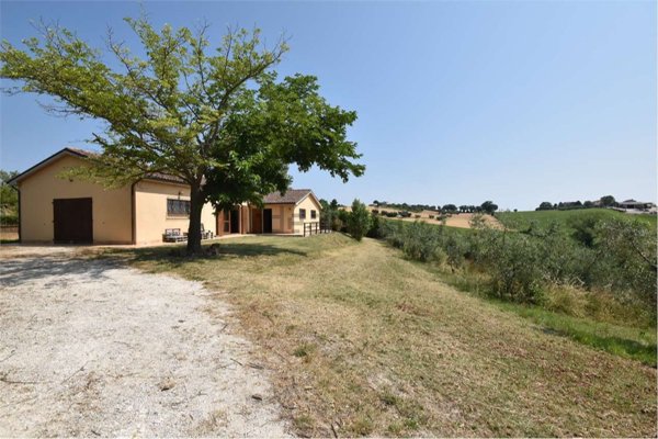 casa indipendente in vendita a Monte San Vito