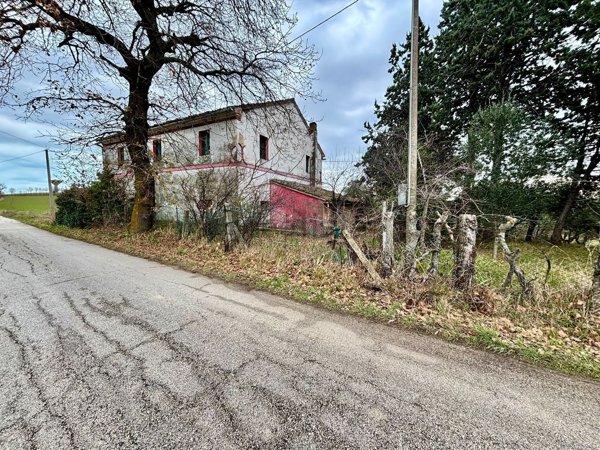 pentavano in vendita a Monte San Vito