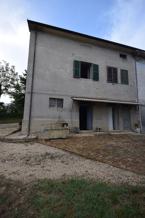 pentavano in vendita a Monte San Vito