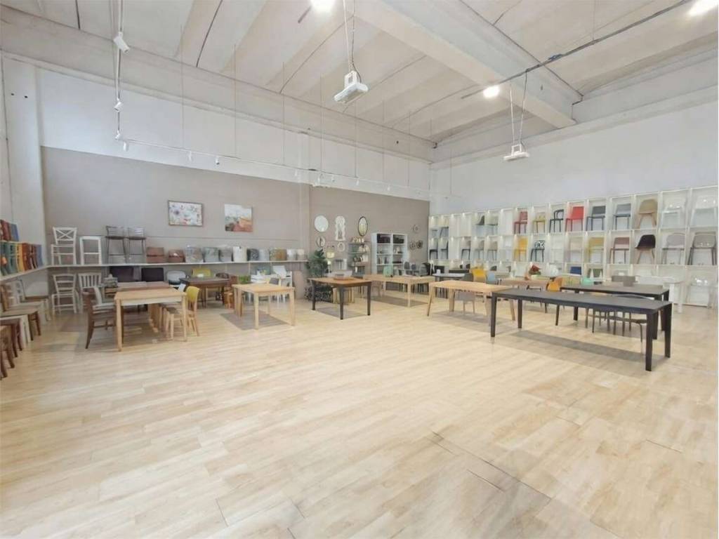 locale commerciale in vendita a Monte San Vito