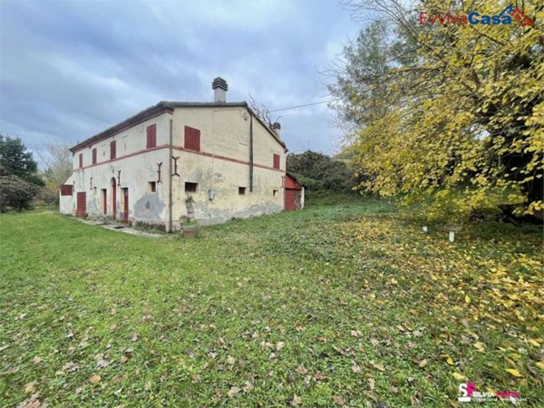 casa indipendente in vendita a Morro d'Alba in zona Sant'Amico