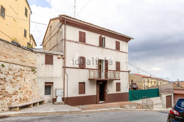 casa indipendente in vendita a Morro d'Alba