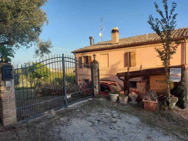 casa indipendente in vendita a Morro d'Alba in zona Santa Maria