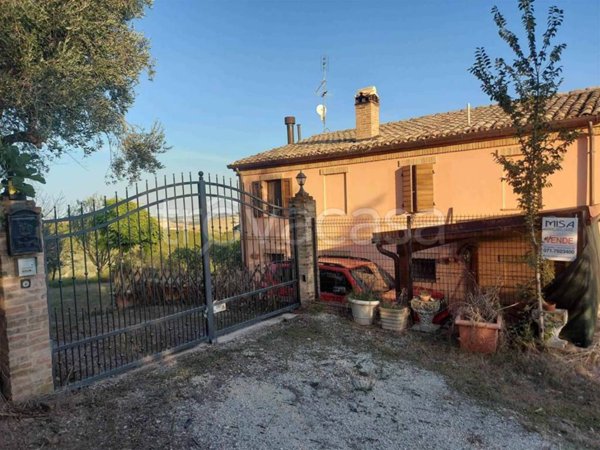 casa indipendente in vendita a Morro d'Alba in zona Santa Maria