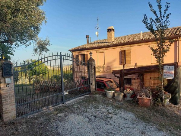 casa indipendente in vendita a Morro d'Alba in zona Santa Maria