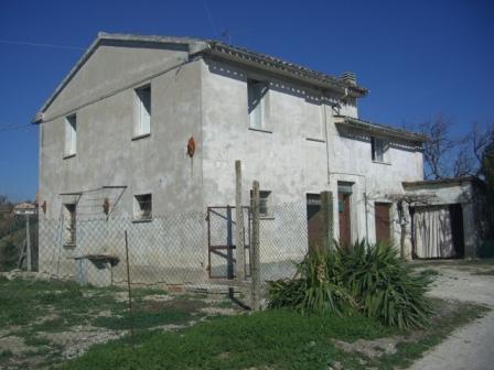 appartamento in vendita a Morro d'Alba in zona Santa Maria