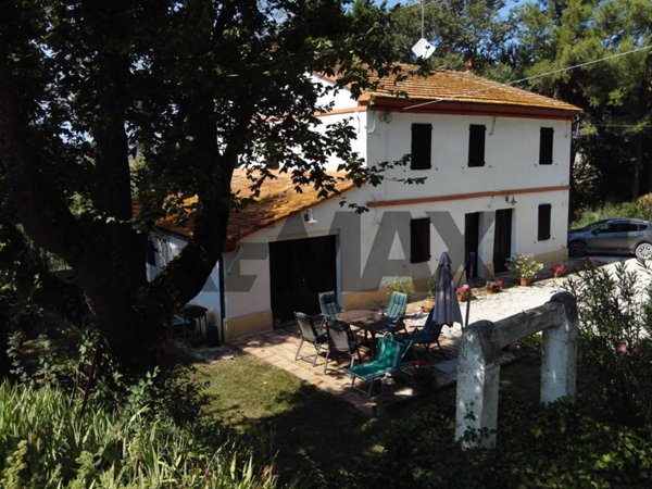 casa indipendente in vendita a Morro d'Alba in zona Santa Maria