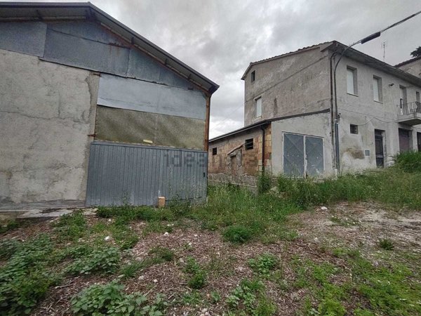 appartamento in vendita a Morro d'Alba in zona Santa Maria
