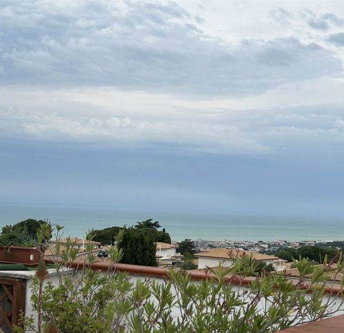 casa indipendente in vendita a Numana