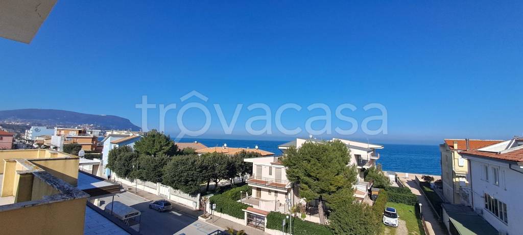 appartamento in vendita a Numana in zona Marcelli