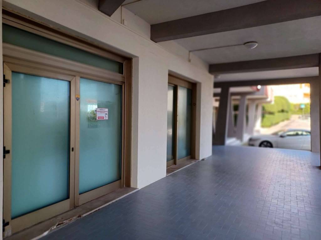 negozio in vendita a Numana in zona Marcelli
