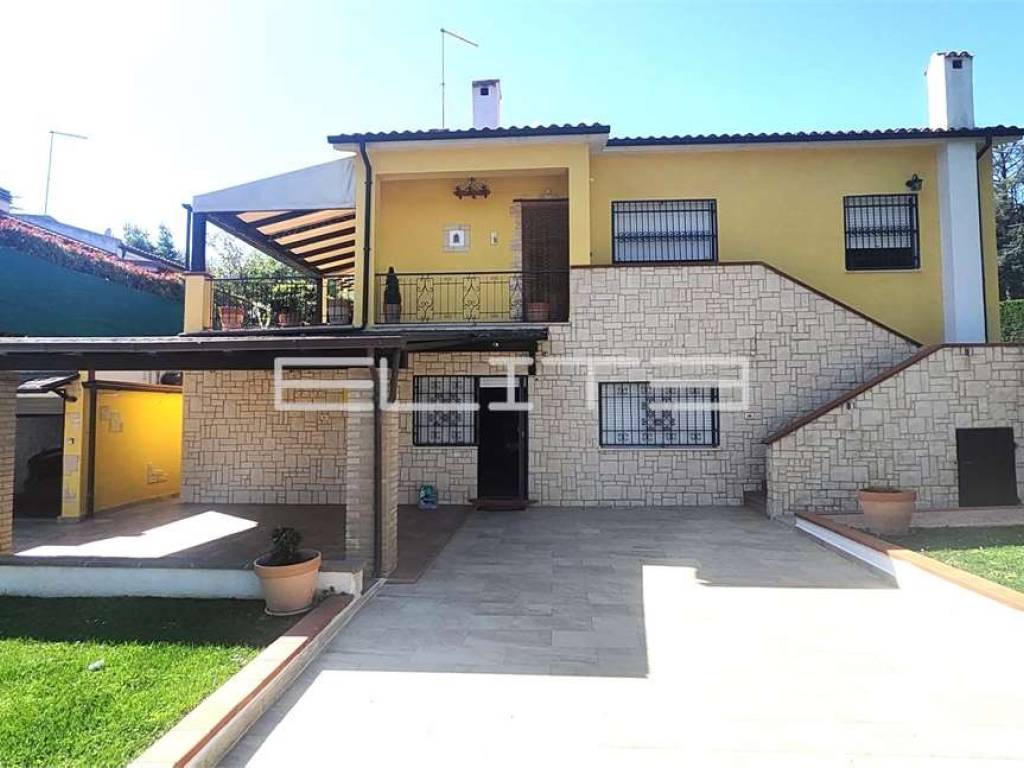 casa indipendente in vendita a Numana in zona Taunus