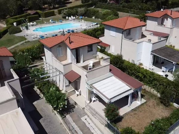 casa indipendente in vendita a Numana in zona Svarchi