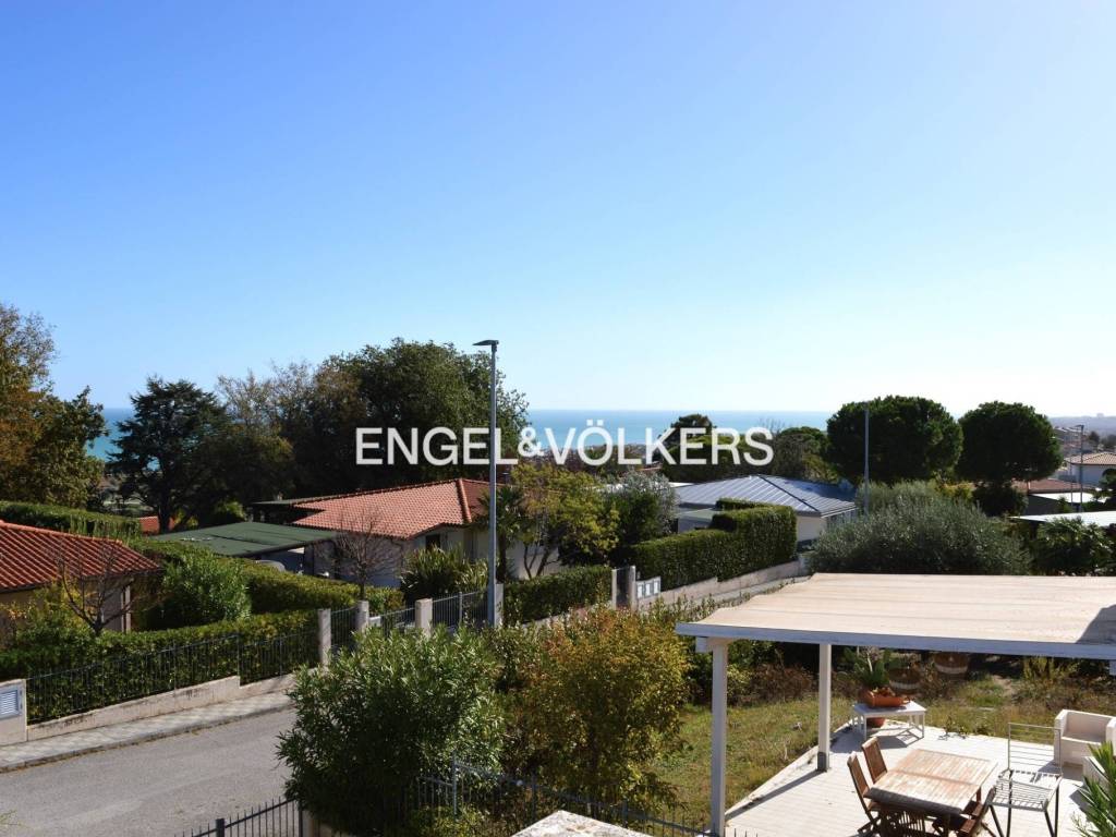 casa indipendente in vendita a Numana in zona Svarchi