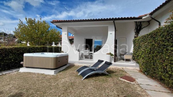 casa indipendente in vendita a Numana in zona Taunus