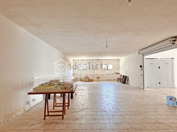 locale di sgombero in vendita a Numana in zona Svarchi