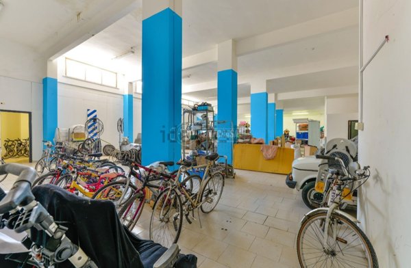 locale di sgombero in vendita a Numana