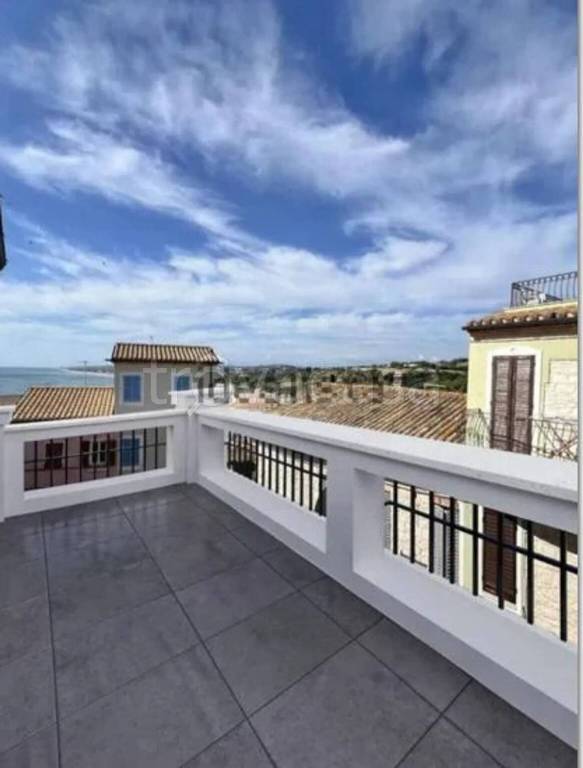 casa indipendente in vendita a Numana