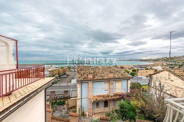 casa indipendente in vendita a Numana