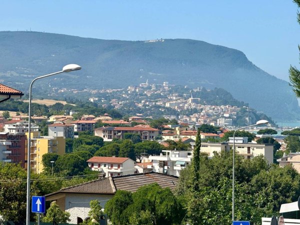 appartamento in vendita a Numana in zona Marcelli