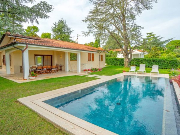 casa indipendente in vendita a Numana in zona Taunus