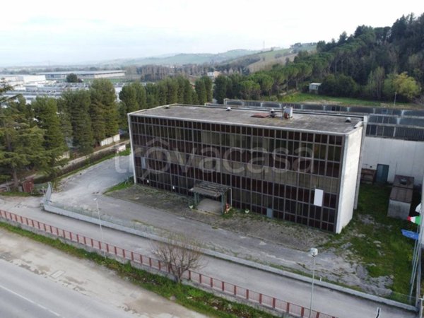capannone in vendita ad Osimo