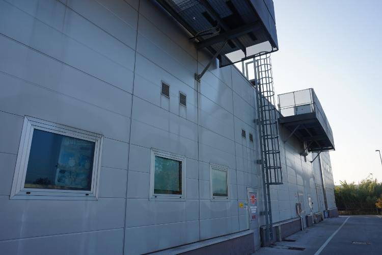 negozio in vendita ad Osimo in zona Osimo Stazione