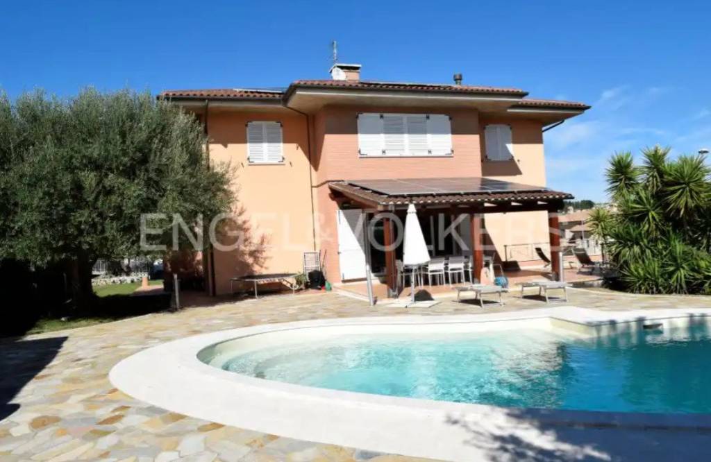 casa indipendente in vendita ad Osimo in zona Campocavallo