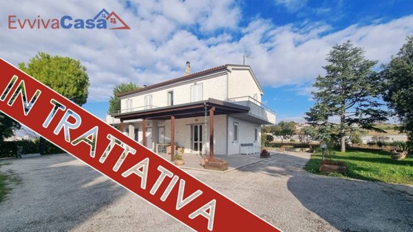 casa indipendente in vendita ad Osimo