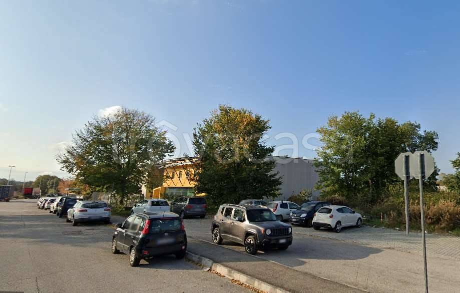 capannone in vendita ad Osimo in zona Osimo Stazione