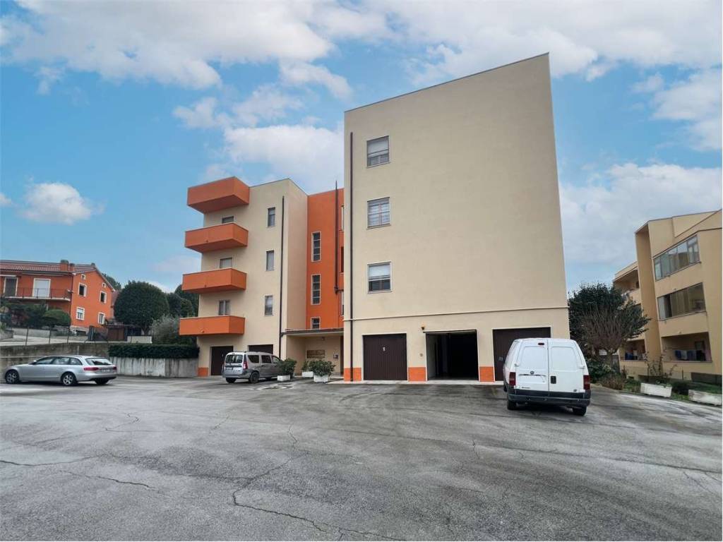 appartamento in vendita ad Osimo in zona Osimo Stazione
