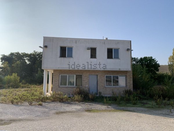 capannone in vendita ad Osimo in zona Passatempo